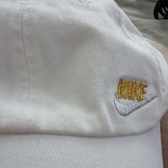 Women's Nike White Baseball Cap Hat One Size - Picture 2 of 3